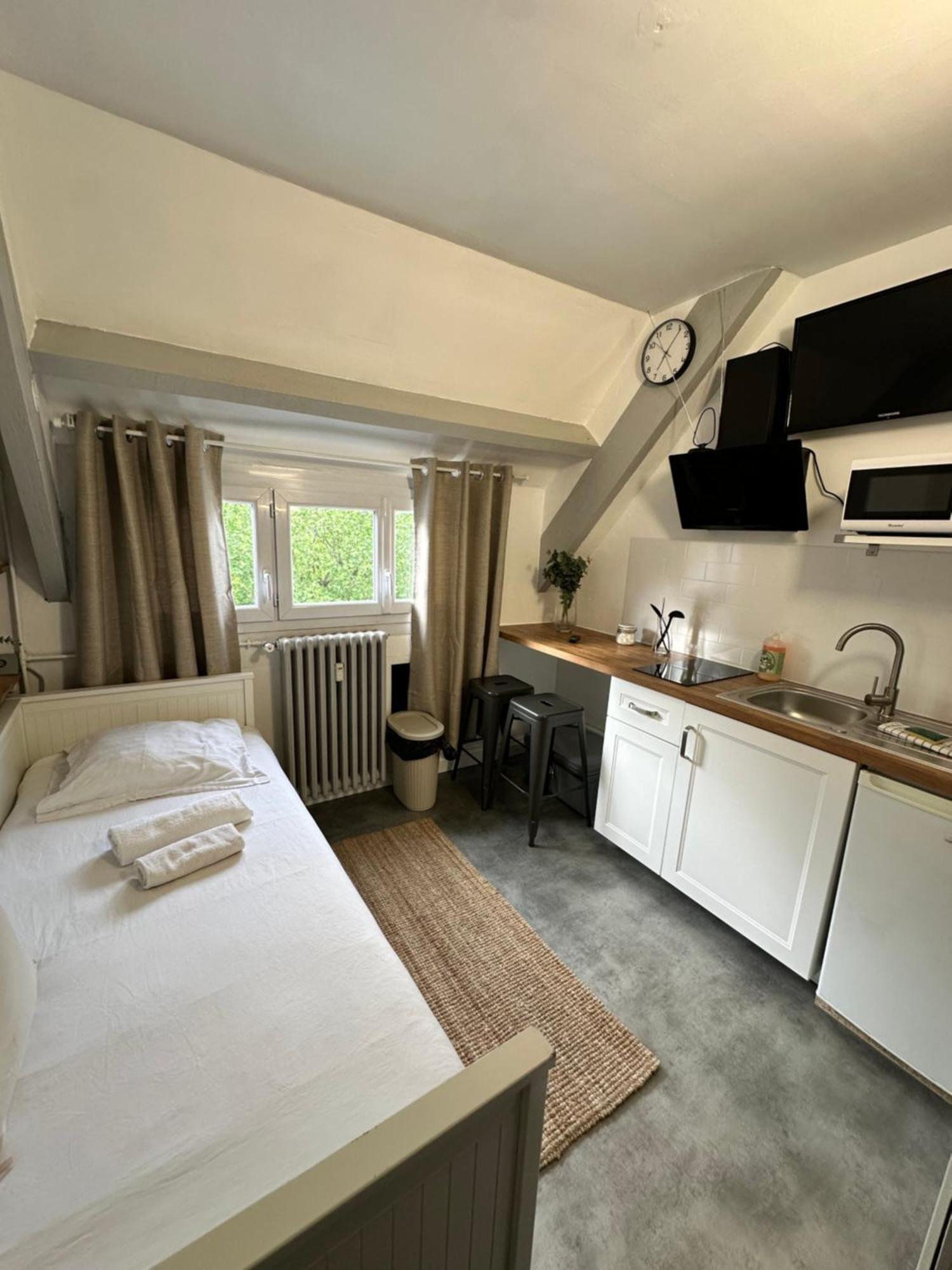 Studio Proche Commodite Et Gare . Centre Ville Кан Екстериор снимка